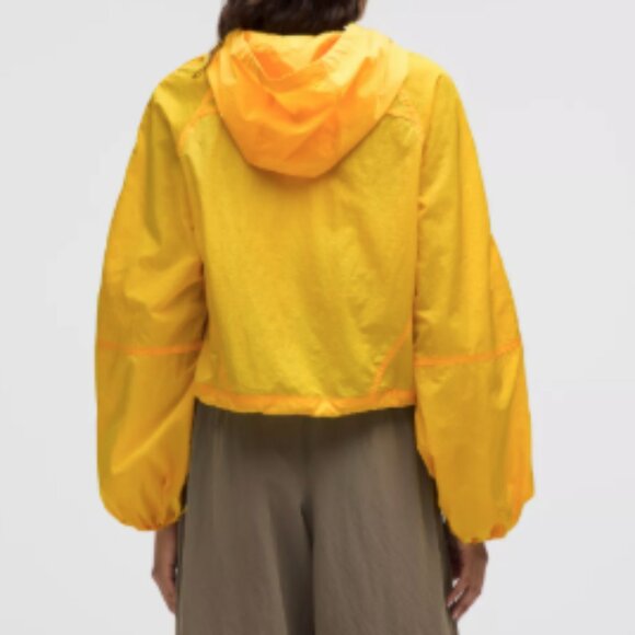 NWT Lululemon Scuba Cropped Anorak | Maize Yellow | Size 2 (European 28) - Picture 3 of 10